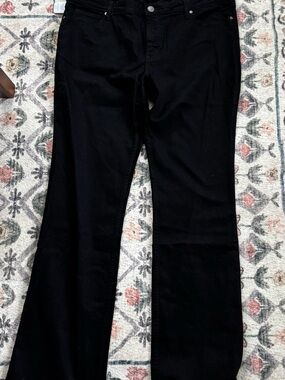 Black Women's bootcut jeans Wrangler